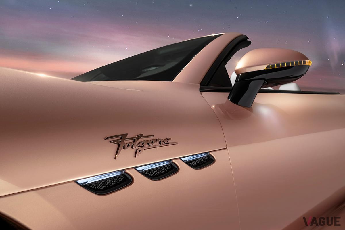 2024年4月に初公開されたマセラティ新型「グランカブリオ・フォルゴレ」。「グラントゥーリズモ･フォルゴレ」、「グレカーレ･フォルゴレ」に次ぐマセラティのBEV第3弾だ