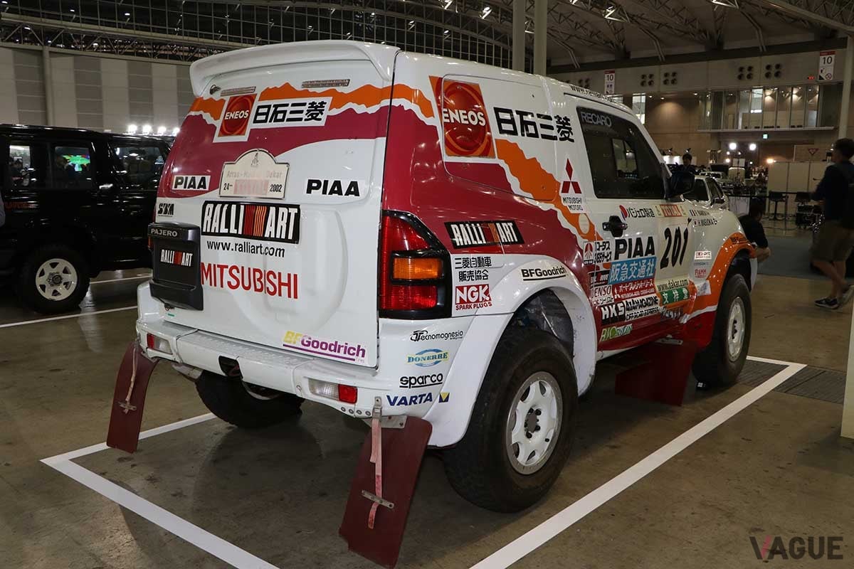 オートモビルカウンシル2024三菱ブースに出展された、2002年のダカールラリー総合優勝を飾ったパジェロ