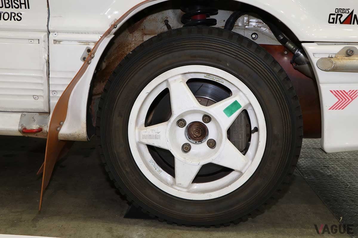 オートモビルカウンシル2024三菱ブースに出展された、ギャランVR-4ラリーカー。1989年のラリーコートジボワールにて、篠塚選手が日本人初のWRC総合優勝を果たしたマシンだ