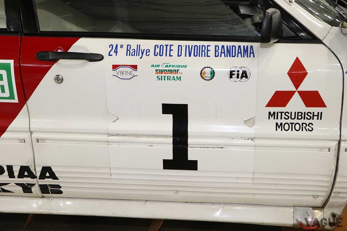 オートモビルカウンシル2024三菱ブースに出展された、ギャランVR-4ラリーカー。1989年のラリーコートジボワールにて、篠塚選手が日本人初のWRC総合優勝を果たしたマシンだ