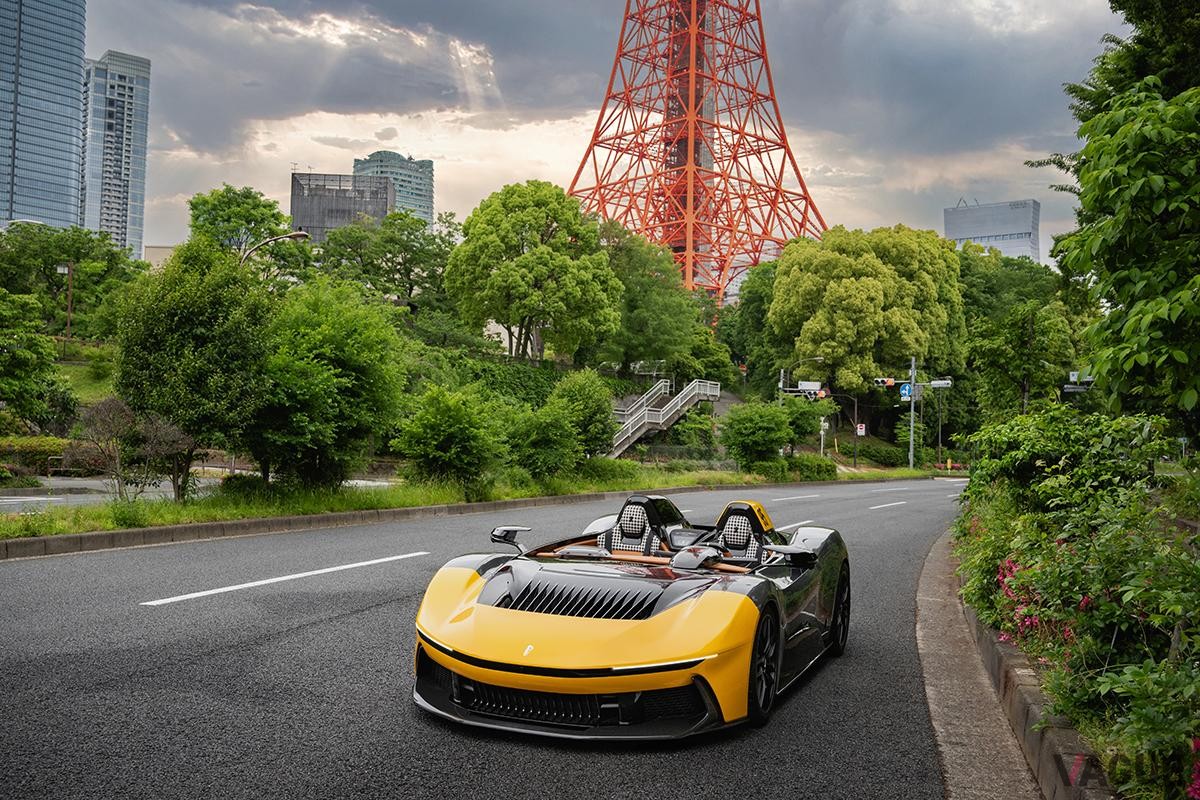 日本の道を走るピニンファリーナ新型「B95 」