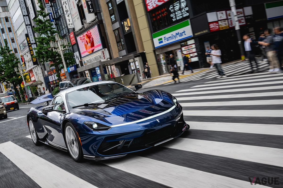 日本の道を走るピニンファリーナ新型「バッティスタ」