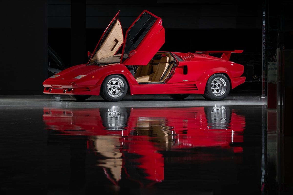 オークションに登場した1989年式 ランボルギーニ「カウンタック25thアニバーサリー」Darin Schnabel ©2024 Courtesy of RM Sotheby's