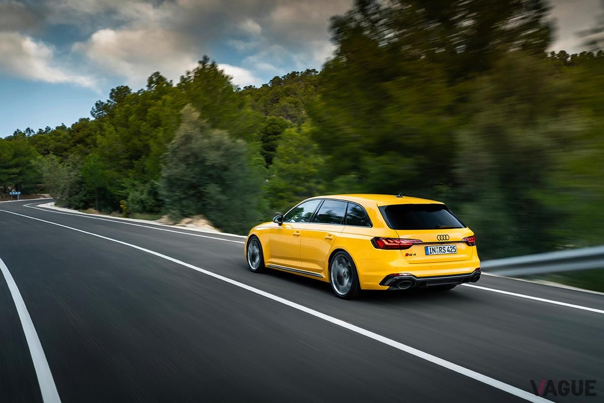 アウディの限定車「RS4アバント エディション25イヤーズ」