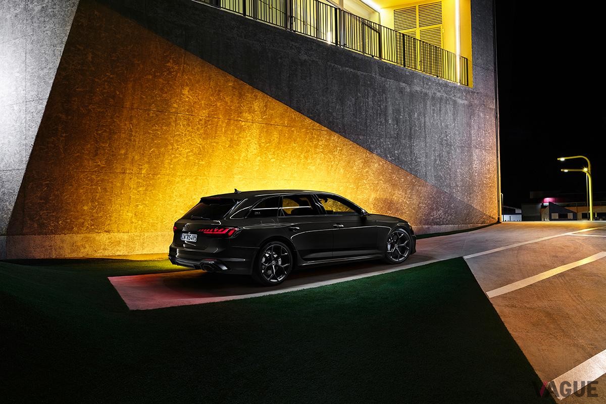 アウディの限定車「RS4アバント エディション25イヤーズ」