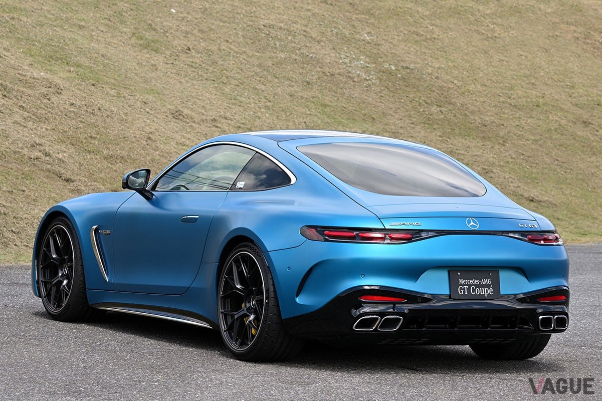 AMGらしい豪快な走りはもちろんのこと、優れた安全性や実用性など全方位的性能も身につけたメルセデスAMG「GTクーペ」