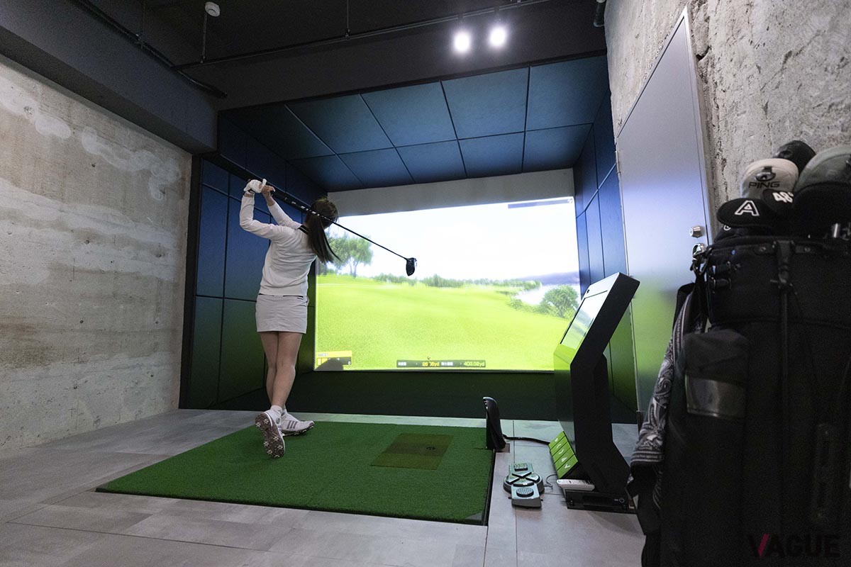 個人練習だけでなく、彼女や仲間とのラウンドシミュレーションも楽しむことができる