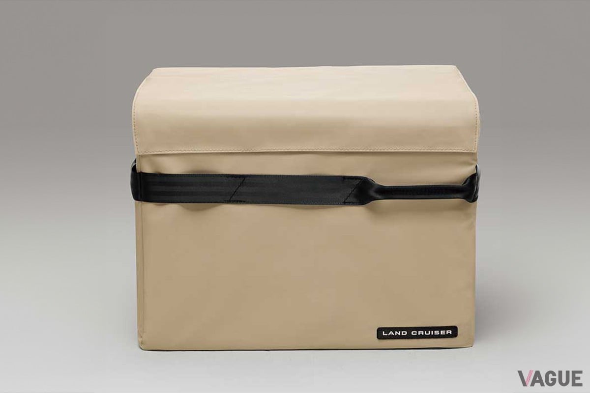 シートベルトの端材と「ランクルーザー70」の幌を利用した「プレミアムクーラーボックス」