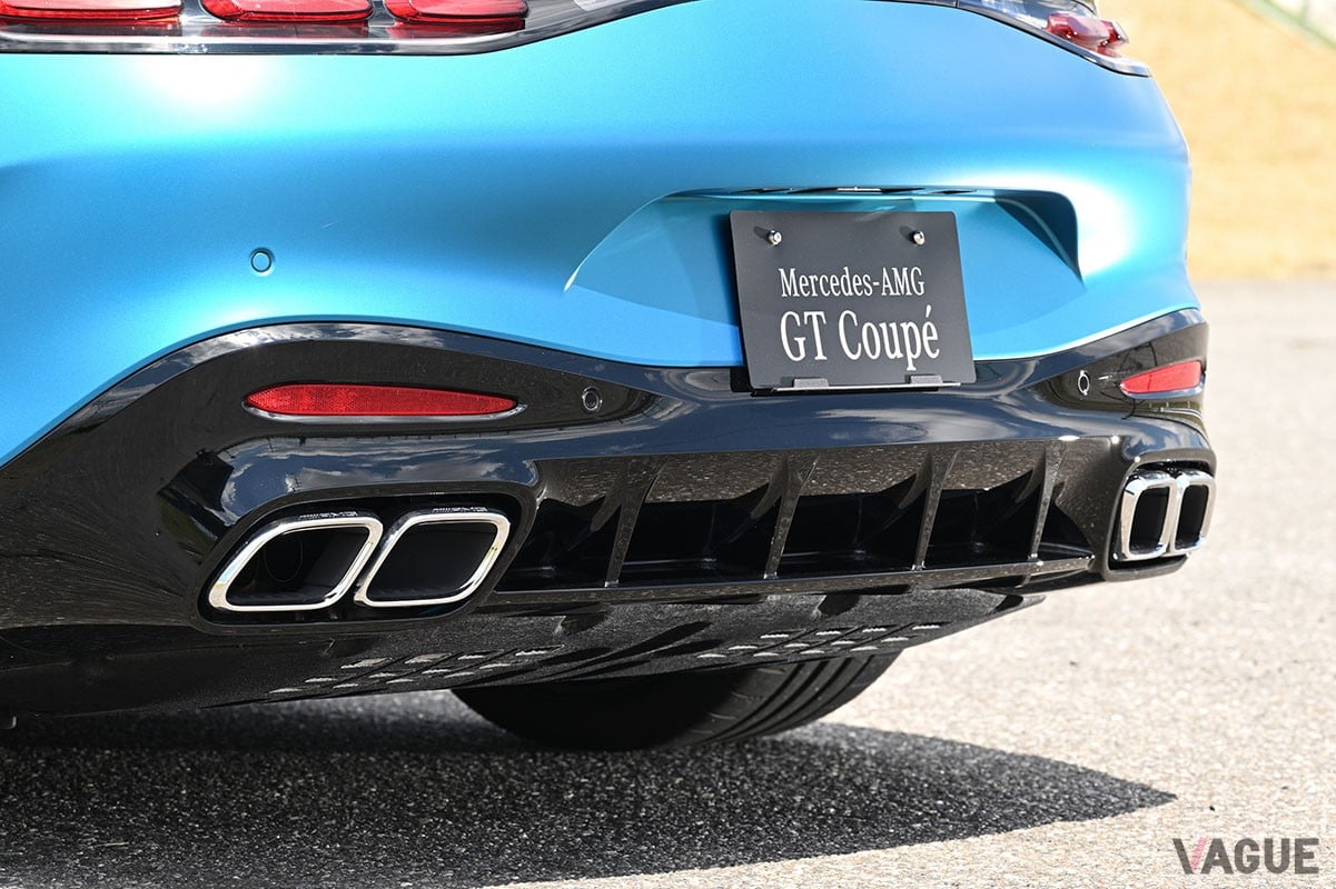 AMGらしい豪快な走りはもちろんのこと、優れた安全性や実用性など全方位的性能も身につけたメルセデスAMG「GTクーペ」