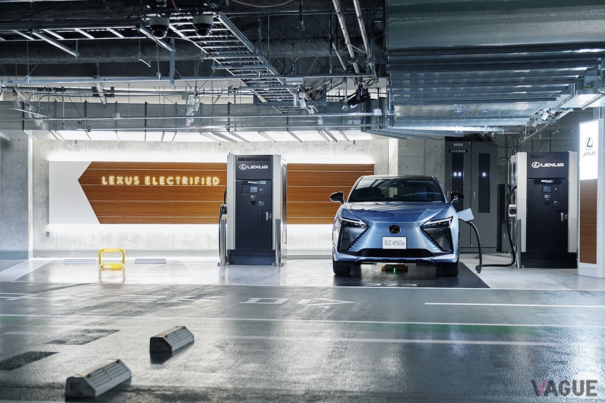 東京ミッドタウン日比谷の地下3階にある「レクサス充電ステーション」