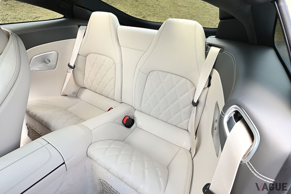 AMGらしい豪快な走りはもちろんのこと、優れた安全性や実用性など全方位的性能も身につけたメルセデスAMG「GTクーペ」