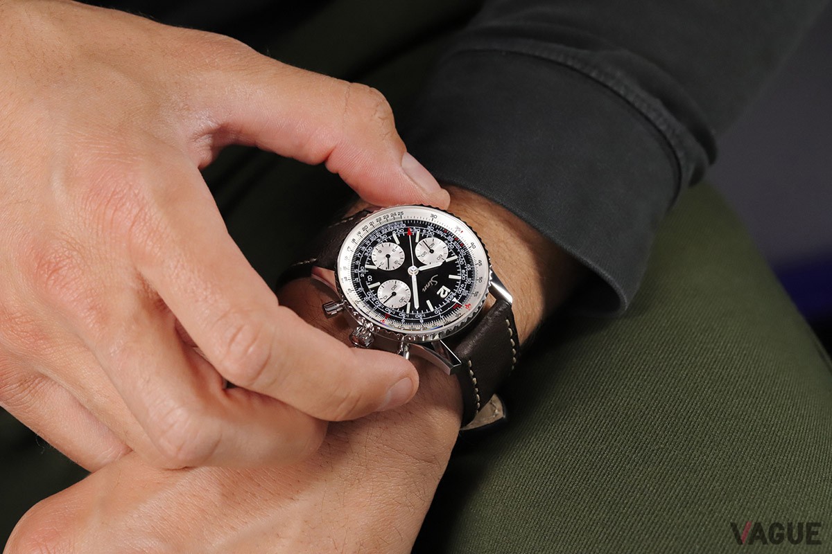 ブラックダイヤルにホワイトのインナーベゼル。伝統的なカラーリングを採用した「903.St.II」