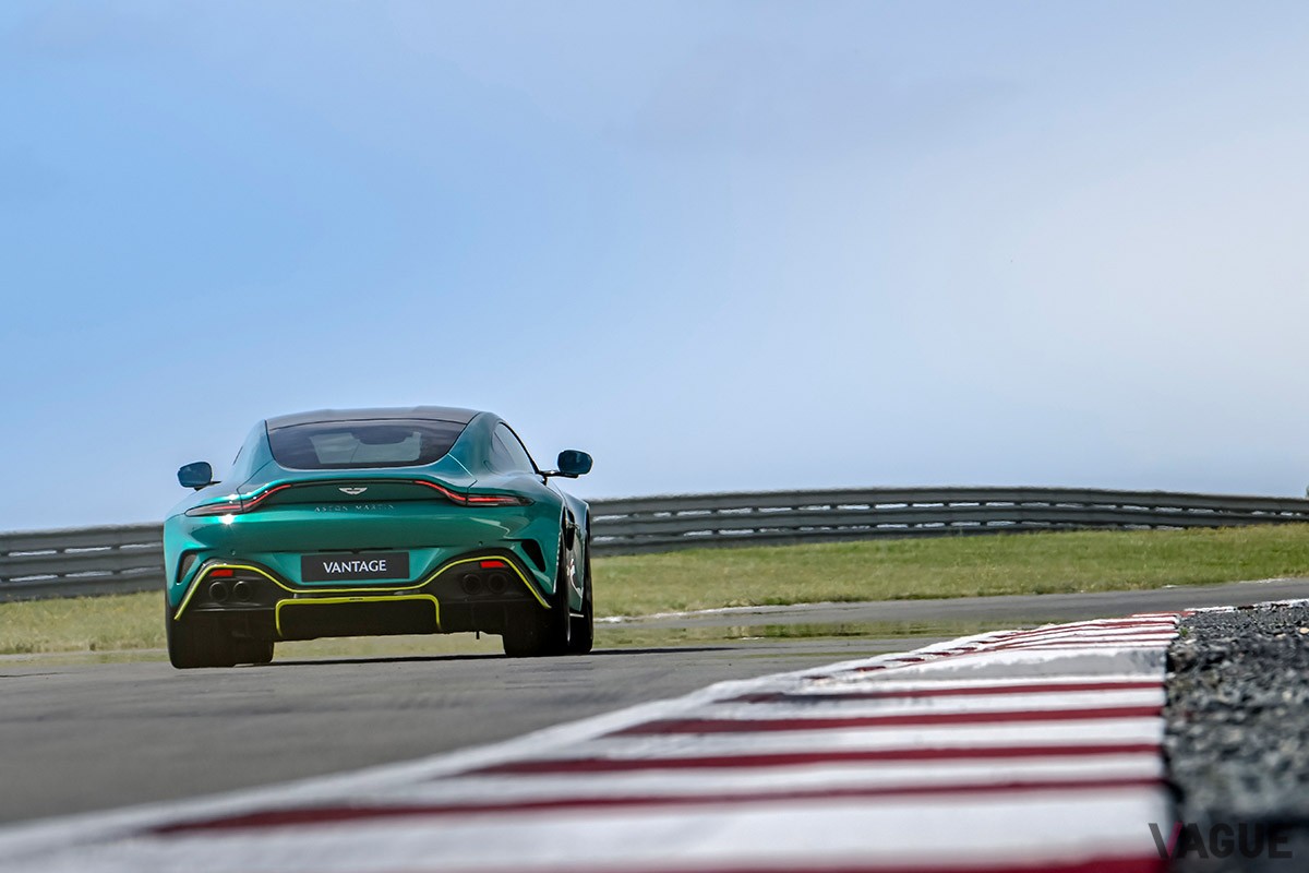公道でもサーキットでも卓越したドライビングパフォーマンスを堪能させてくれるアストンマーティン新型「ヴァンテージ」