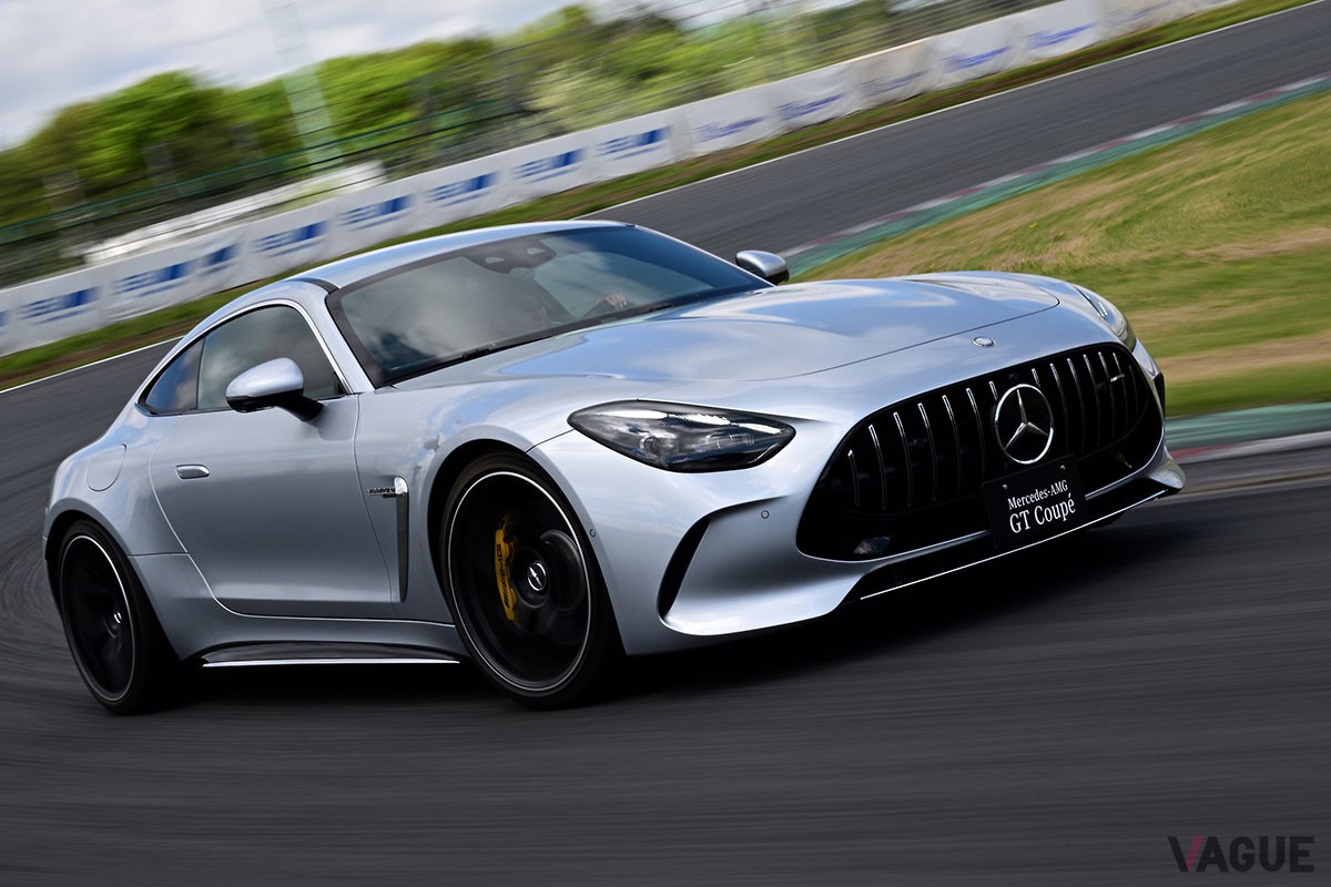 AMGらしい豪快な走りはもちろんのこと、優れた安全性や実用性など全方位的性能も身につけたメルセデスAMG「GTクーペ」
