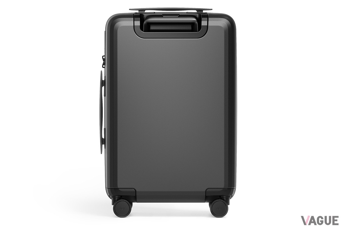 背面デザイン。ボディにはMakrolonポリカーボネートを採用。