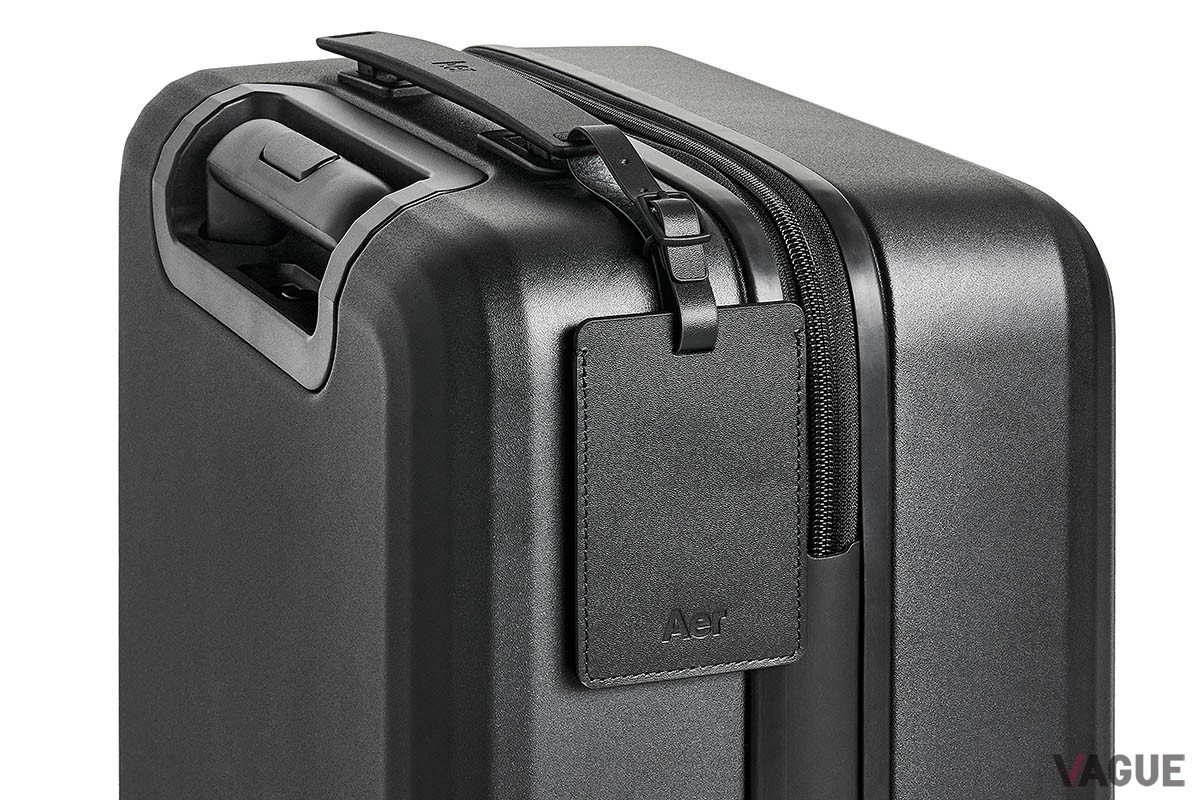 プレミアムレザーによるラゲージタグも付属する。