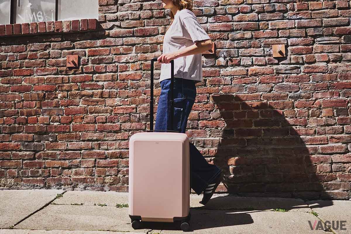 フェミニンな魅力のペールモーヴ。