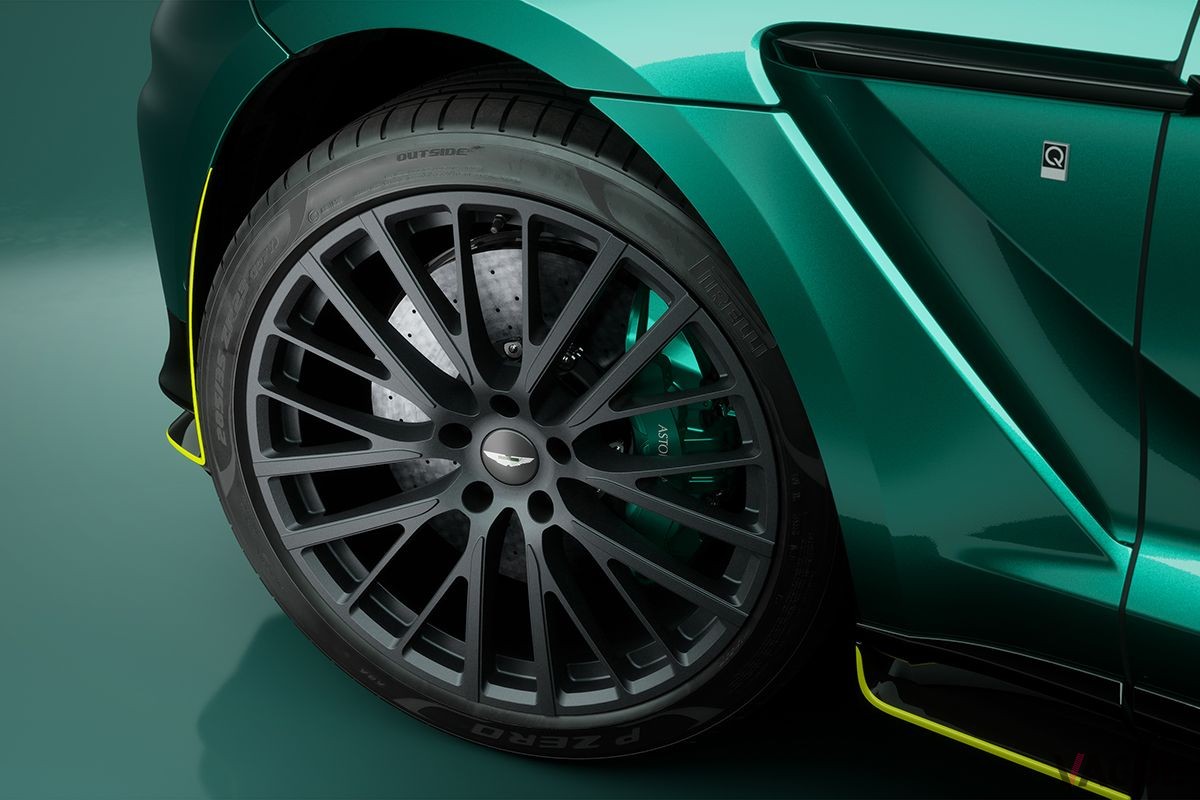 アストンマーティンの特別仕様車「DBX707 AMR23エディション」