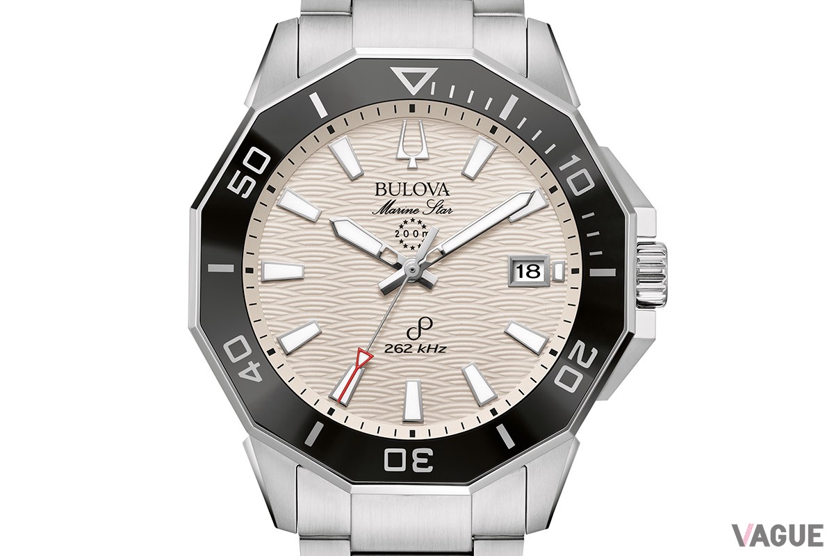 こちらはステンレススチールのストラップを備えた普段使いにも相応しい「マリンスター シリーズ C　96B426」