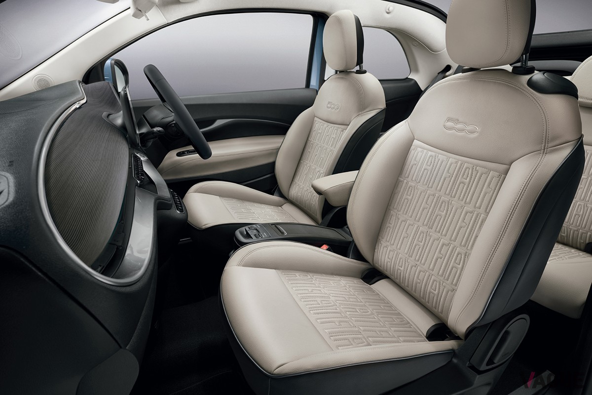 2022年4月に日本で登場したフィアット新型「500e」