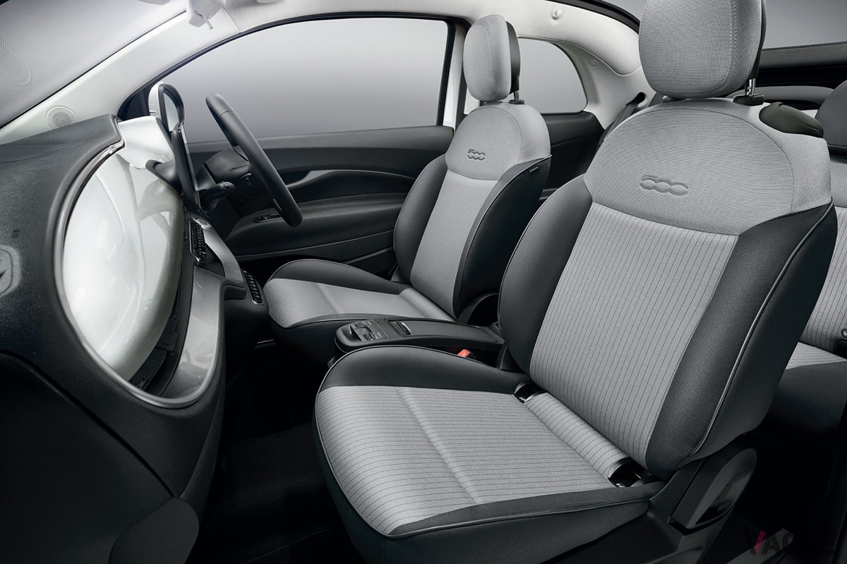 2022年4月に日本で登場したフィアット新型「500e」