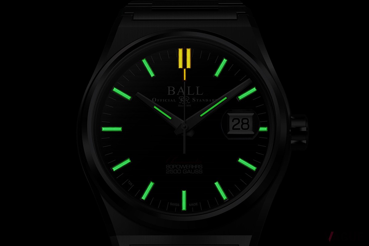 ボール ウォッチならではのマイクロ・ガスライトによるインデックスと針の自発光。