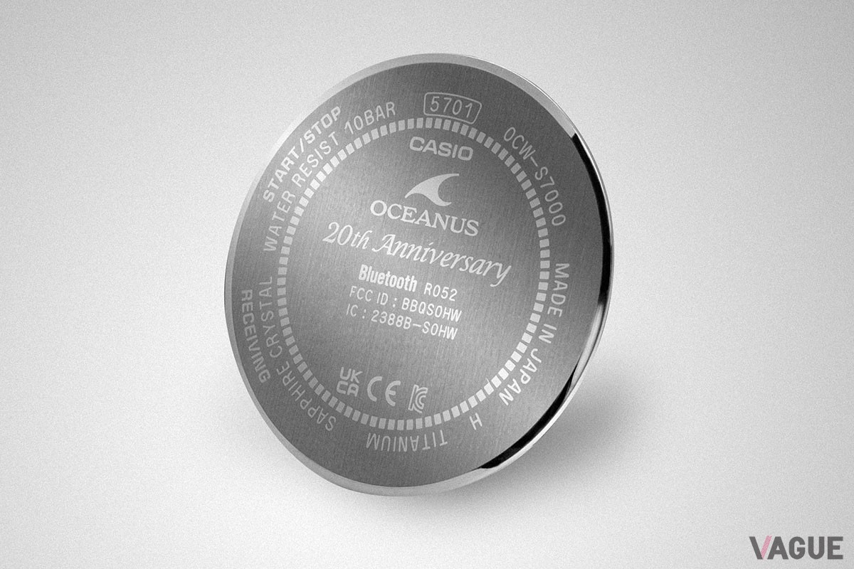 オシアナスブランド20周年記念の刻印が施されたケースバック。