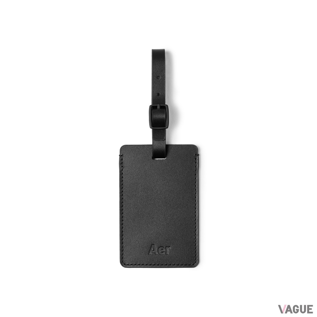 付属するプレミアムレザー製ラゲージタグもあくまでシンプルに。