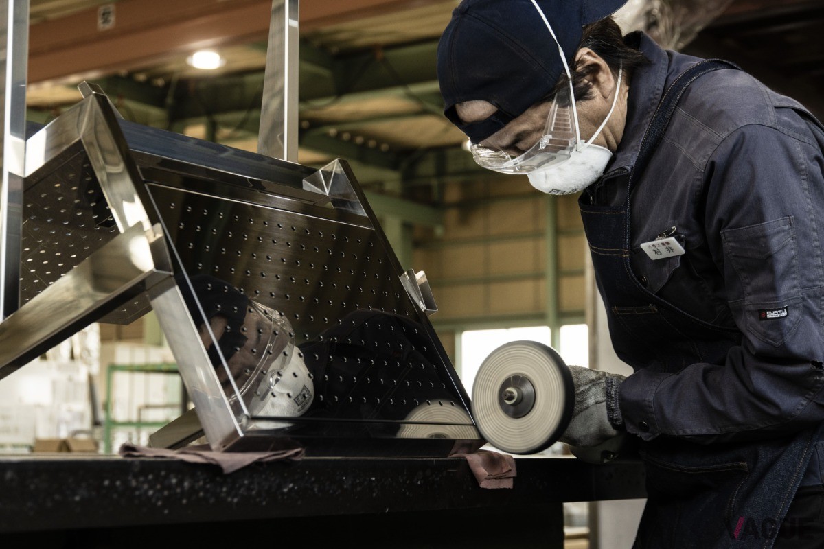 研磨 1職人による手作業