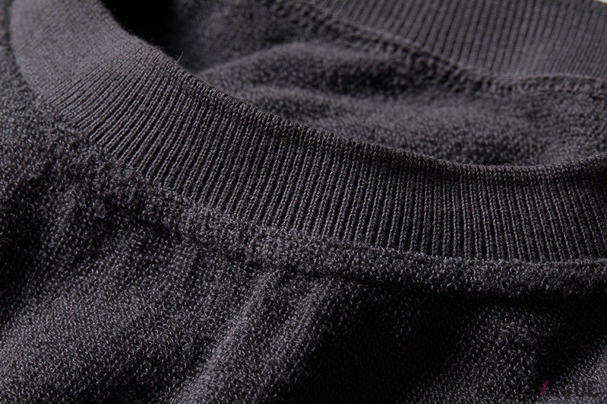 最小限の縫製で仕上げる大胆なパターンを採用