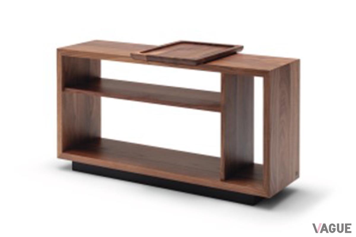 シェルフ「SINA」（右）