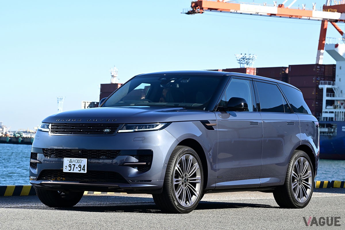 初代はパワフルながら荒々しかったが、現行型「レンジローバースポーツ」はデザインや走りが格段に洗練された
