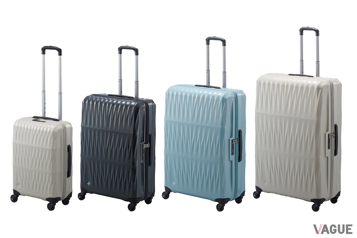 水より軽い樹脂とデザインの工夫で軽さと耐久性を両立し、さらに“ベアロンホイール”の採用で軽やかな引き心地も実現したプロテカ「トリアクシス2」