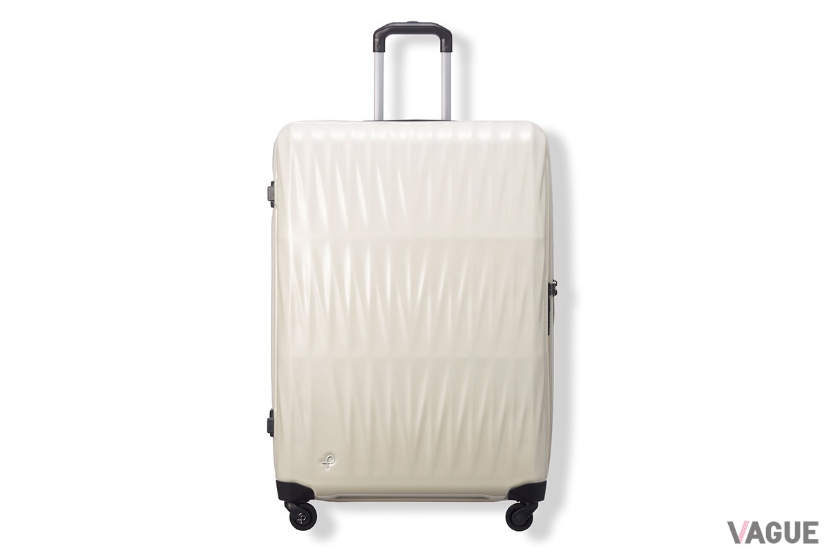 水より軽い樹脂とデザインの工夫で軽さと耐久性を両立し、さらに“ベアロンホイール”の採用で軽やかな引き心地も実現したプロテカ「トリアクシス2」