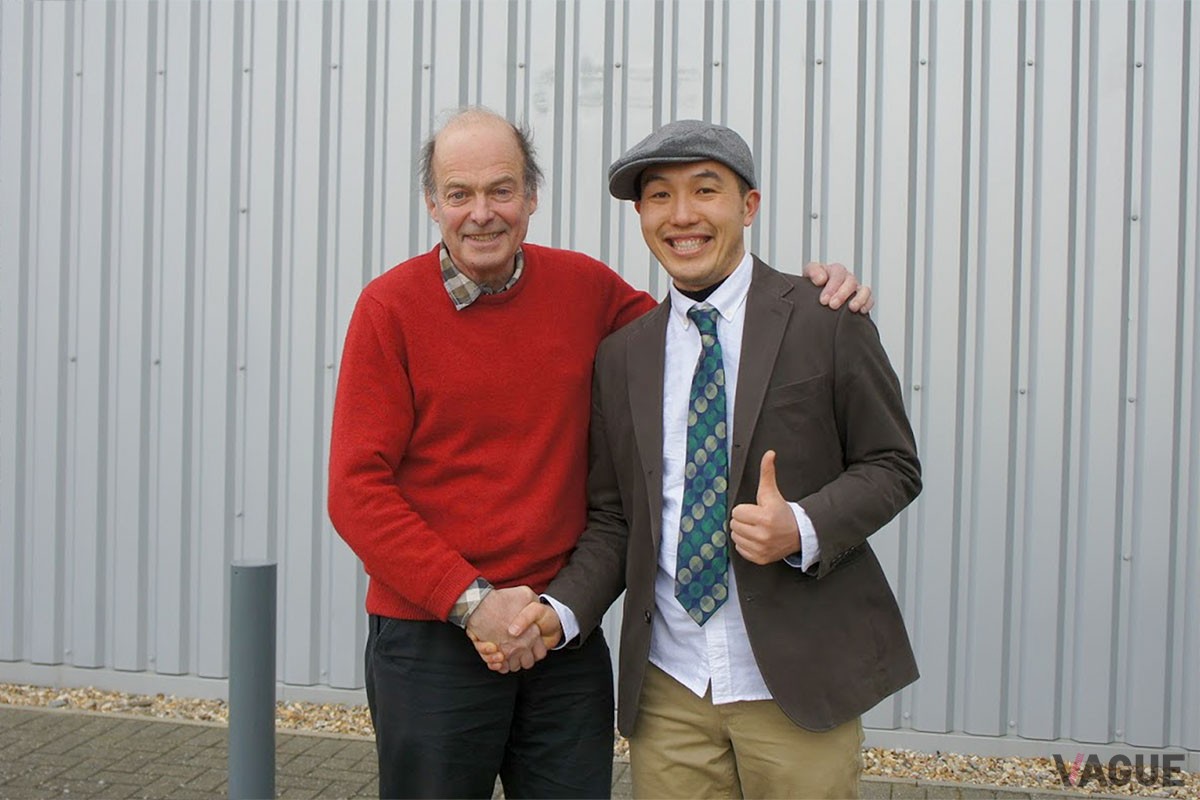2016年には研修のためイギリス・ロンドンのBROMPTON本社を訪れた山越さん。創業者のアンドリュー・リッチー氏との久しぶりの対面を果たしました（撮影：山越信幸）