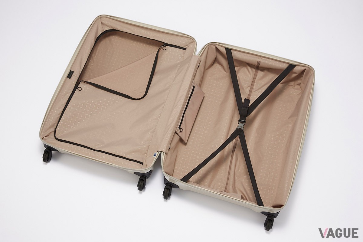 水より軽い樹脂とデザインの工夫で軽さと耐久性を両立し、さらに“ベアロンホイール”の採用で軽やかな引き心地も実現したプロテカ「トリアクシス2」