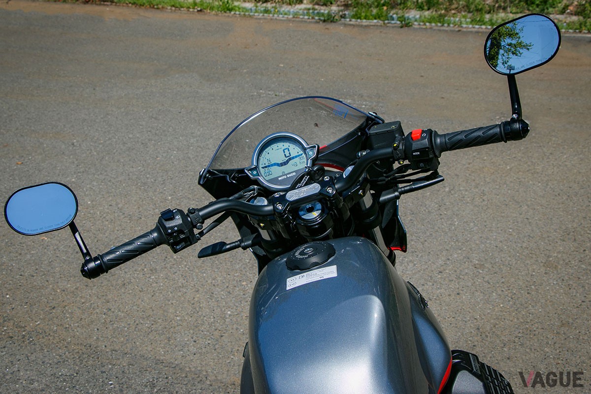 伝統の縦置き空冷Vツインエンジンの採用により、最新モデルでありながら旧車のような乗り味を堪能できるモト・グッツィ「V7 STONE CORSA」