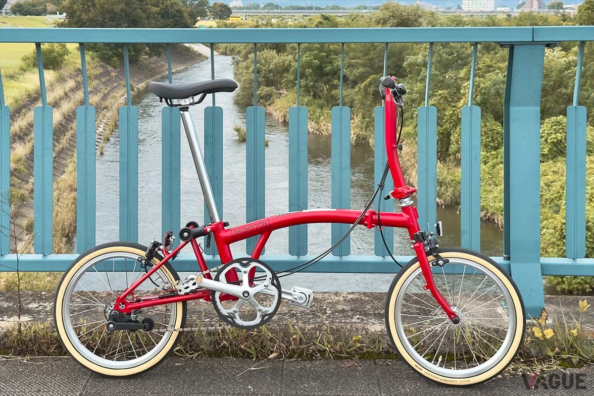 単純な機構の外装2段変速でダイレクトなペダリングが味わえる「BROMPTON C Line Explore」（26万150円〜、消費税込）。写真の個体はペダリング効率を優先し低い位置にセットされる「Low Bar」を採用