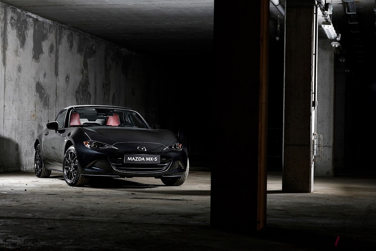 2020年に「ロードスター」のフランス仕様に設定された「MX-5 ユーノスエディション」