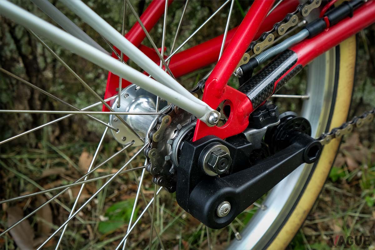 「BROMPTON C Line Explore」の変速システムは、よりシンプルな構造の外装2段変速を採用
