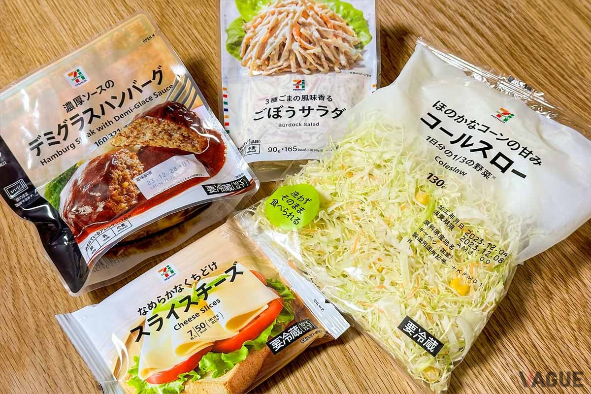 コンビニはカット済みで洗わずに使えるミックス野菜やレトルトのお惣菜、缶詰、サラダ、チーズなど、ホットサンドにしてくださいと言わんばかりの食材の宝庫なので要チェックです