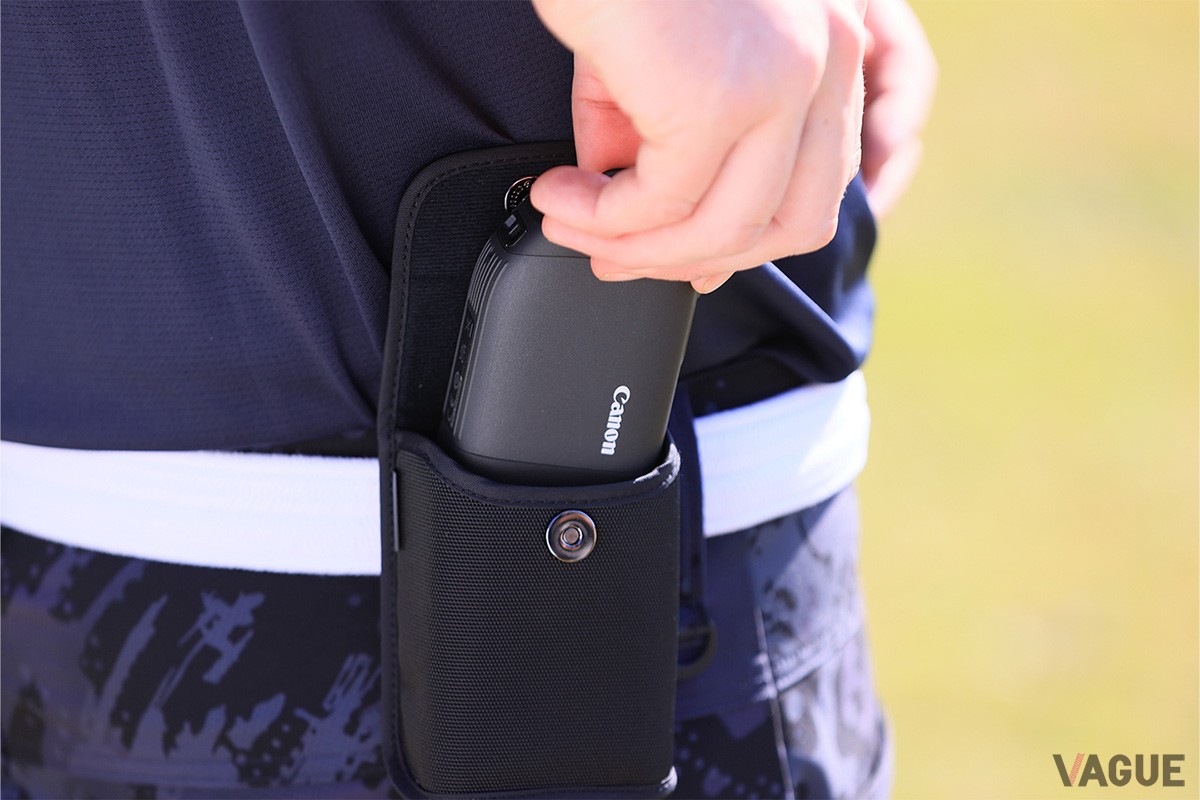赤外線レーザーを照射し、ターゲットまでの距離を簡単に測定できるキヤノン初のゴルフレーザー距離計「PowerShot GOLF」
