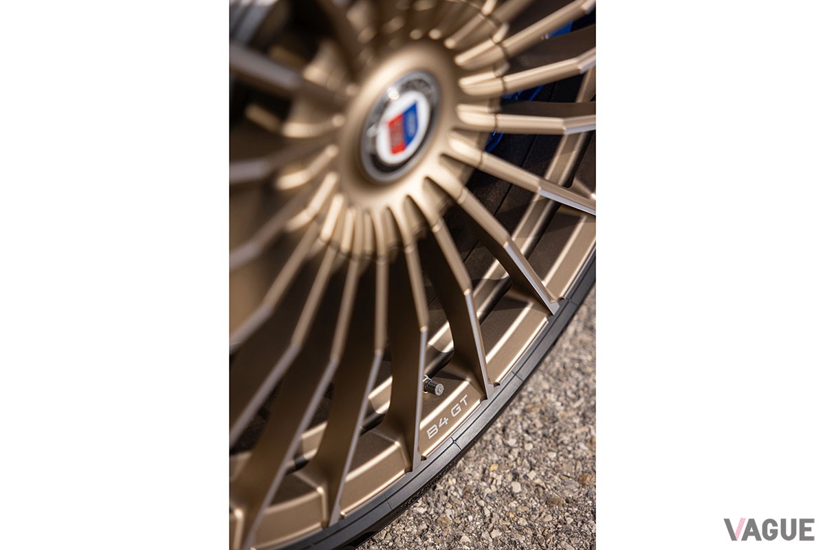 流麗かつ高性能なBMWアルピナ「B4 GTグランクーペ」