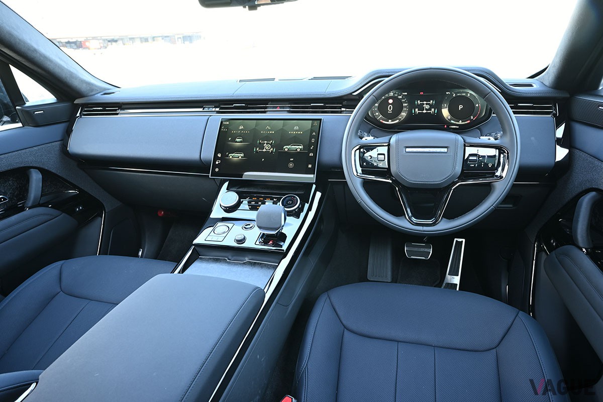 初代はパワフルながら荒々しかったが、現行型「レンジローバースポーツ」はデザインや走りが格段に洗練された