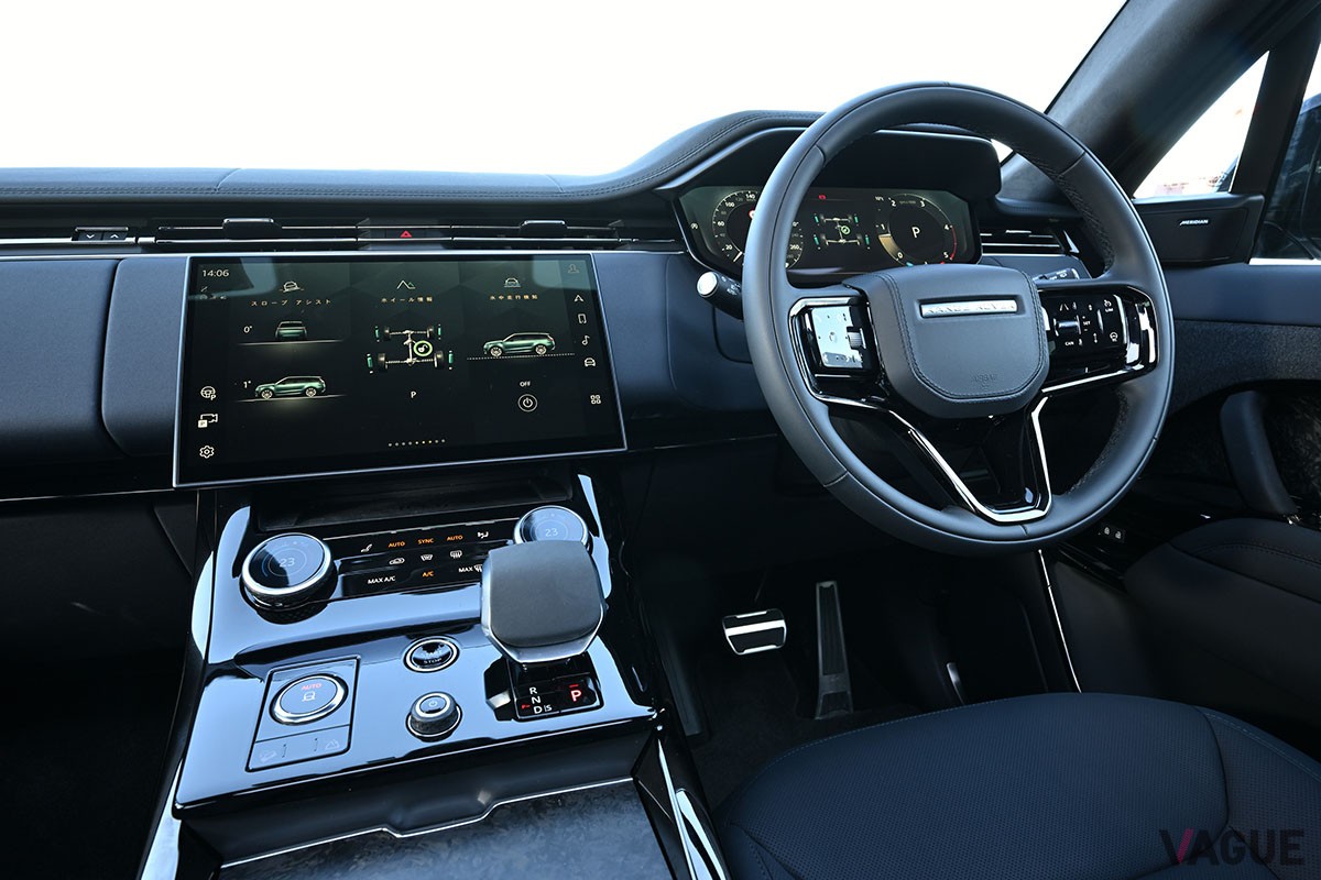 初代はパワフルながら荒々しかったが、現行型「レンジローバースポーツ」はデザインや走りが格段に洗練された