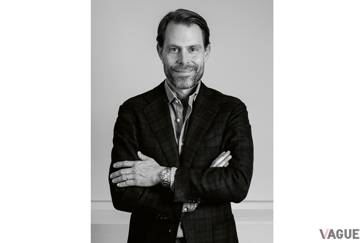 オリスのロフル・チューダー共同CEO。オリスベアについて「温かみがあって、見る人をリラックスさせる」と語る