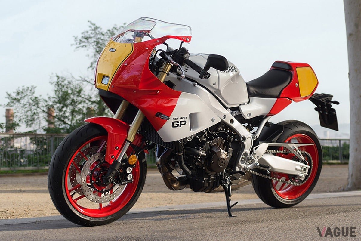 ヤマハ「XSR900 GP」は見かけだけではなくライディングポジションやサスペンションセッティングも専用開発された“令和のレーサーレプリカ”