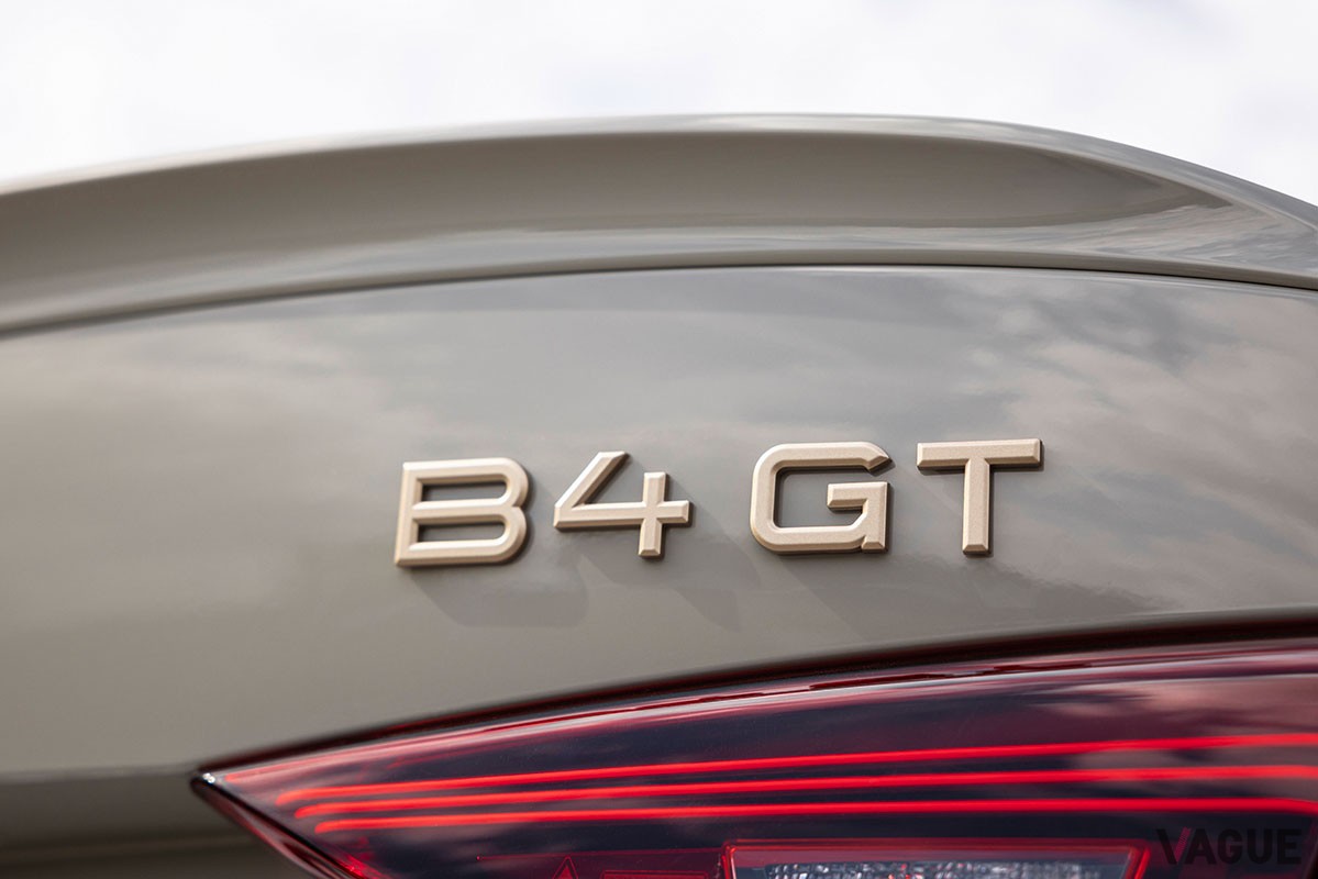 流麗かつ高性能なBMWアルピナ「B4 GTグランクーペ」
