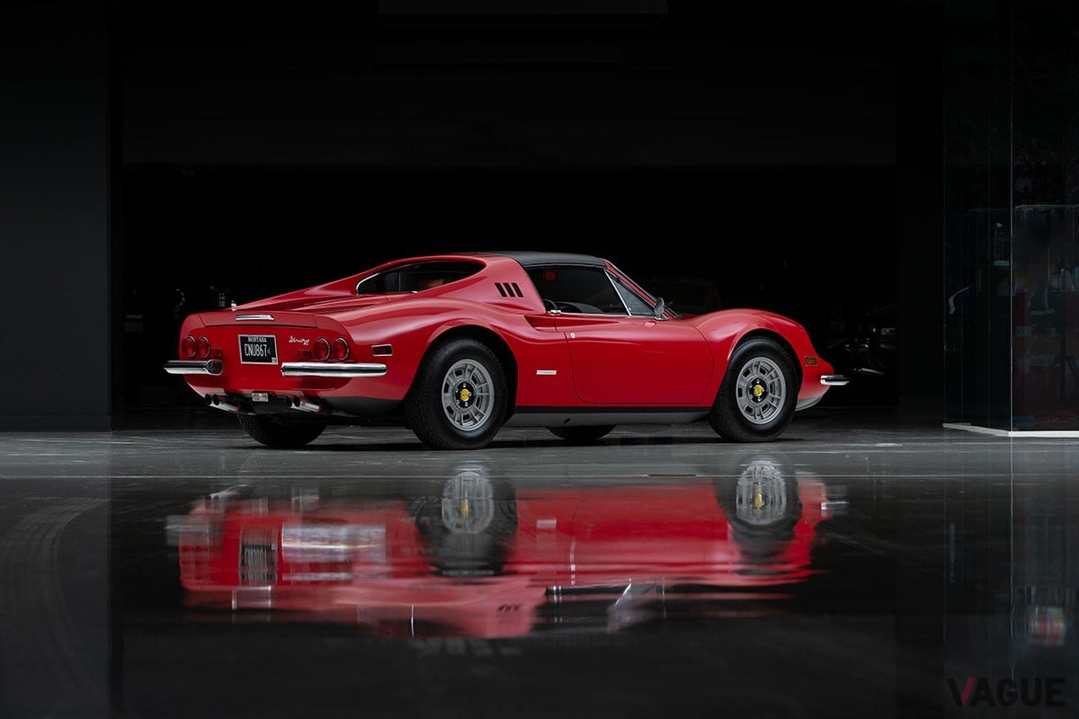 オークションに登場した1974年式フェラーリ「ディーノ246GTS」 Darin Schnabel ©2024 Courtesy of RM Sotheby's