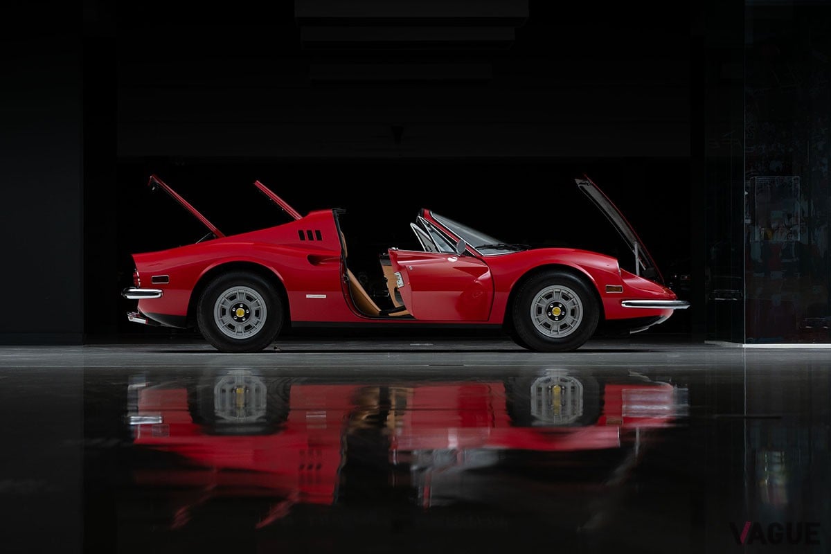 オークションに登場した1974年式フェラーリ「ディーノ246GTS」 Darin Schnabel ©2024 Courtesy of RM Sotheby's
